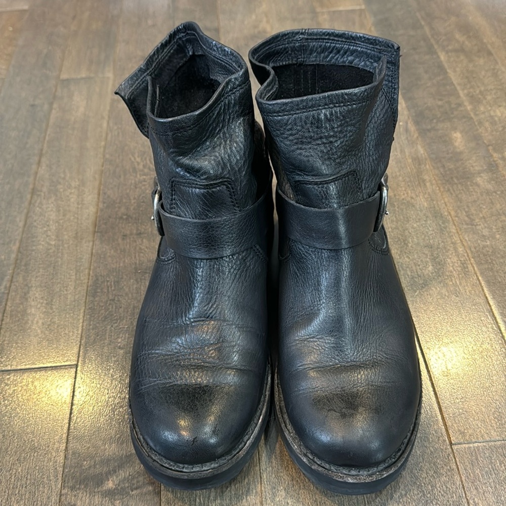 FRYE women’s bootie, size 6